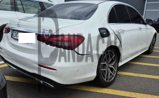 2021 Mercedes-Benz E220 d 4MATIC, photograph 2