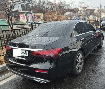 2023 Mercedes-Benz E250, photograph 2
