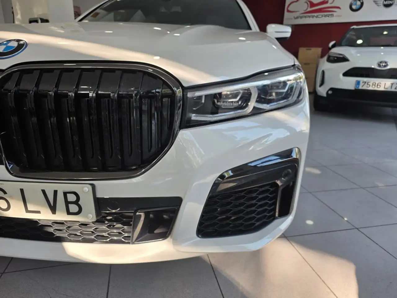 2021 BMW 745 745e, photograph 12