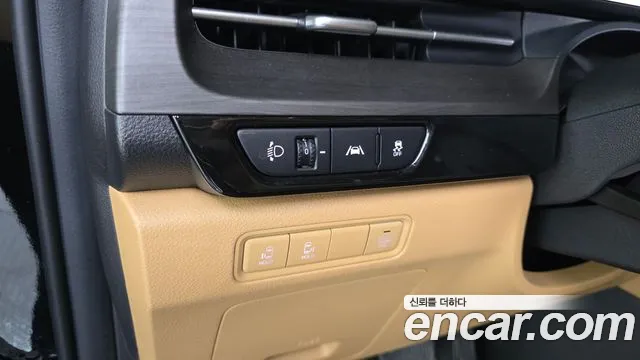 Kia Canival Diesel 9-Seater Prestige — photo 1 of 20