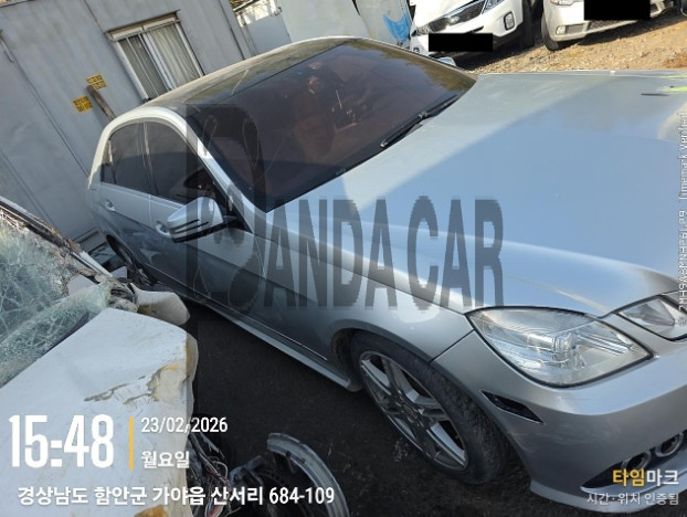 2010 Mercedes-Benz E350, photograph 3