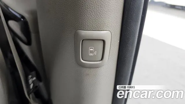 Kia Canival 9-Seater Noblesse — photo 1 of 32