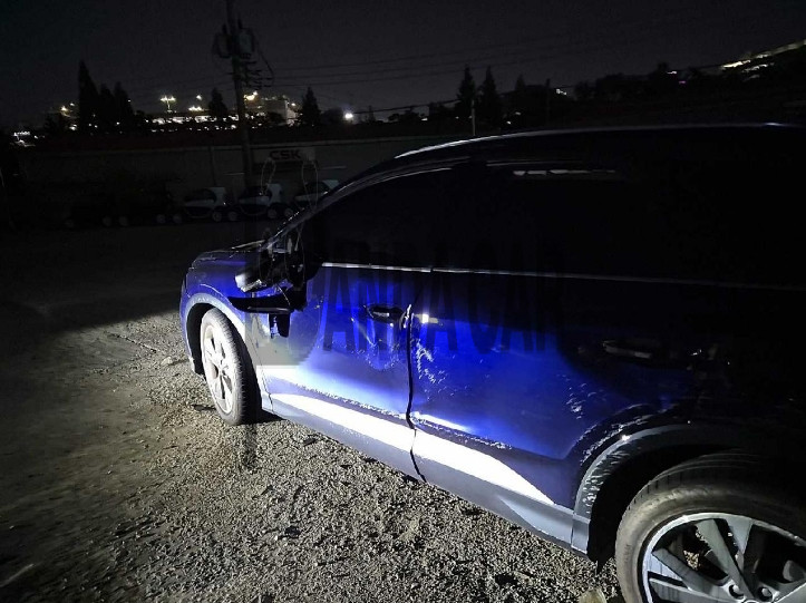 2023 Audi Q4 40 e-tron, photograph 2