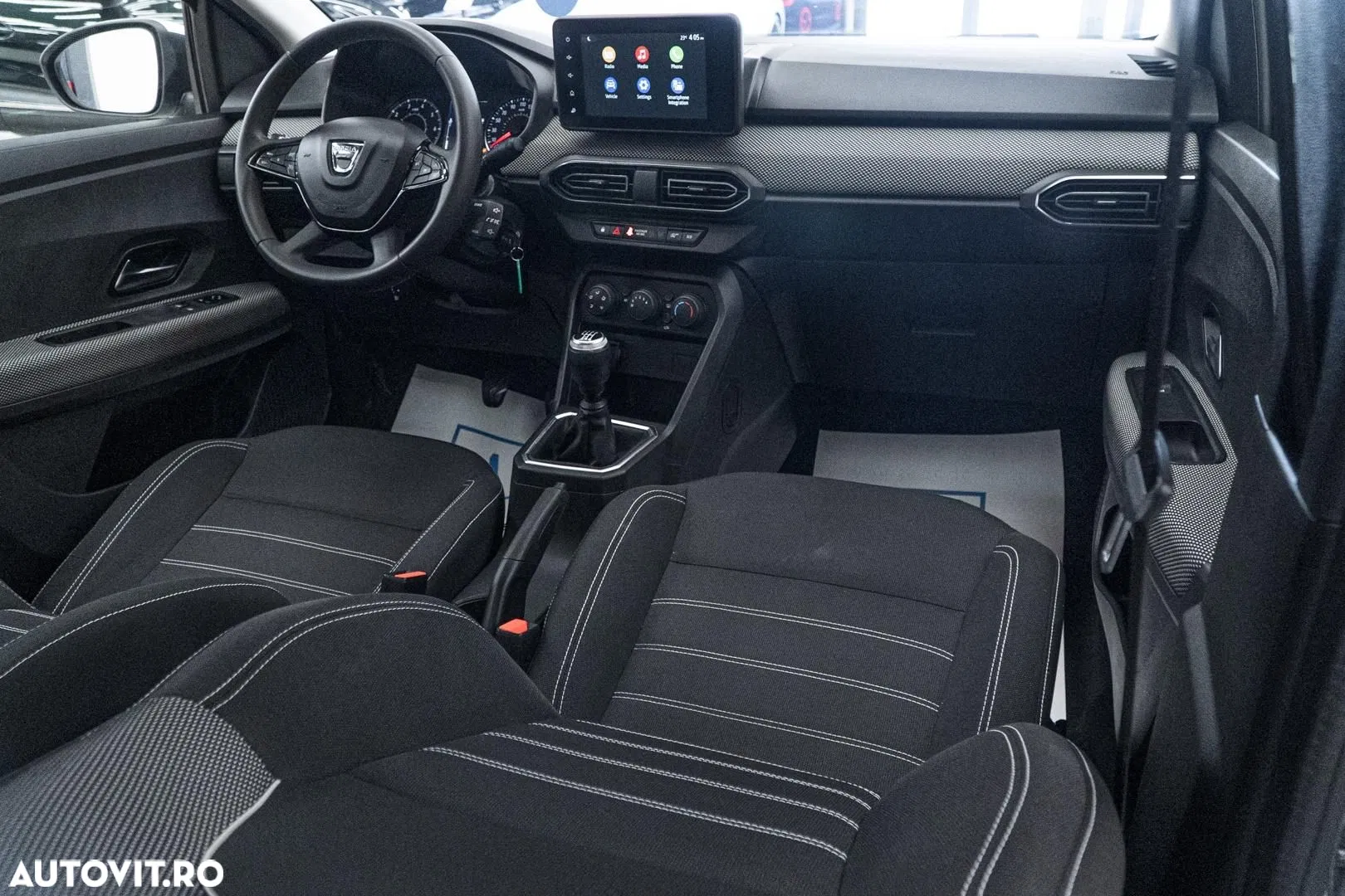 2021 Dacia Logan TCe 90 MT6 Prestige, photograph 2