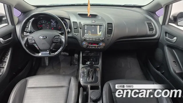 Kia K3 Trendy — photo 1 of 30