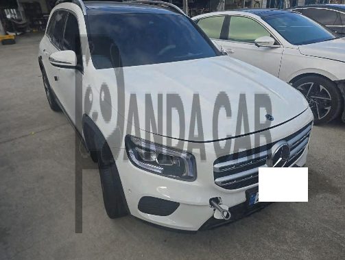 2020 Mercedes-Benz GLB220, photograph 4