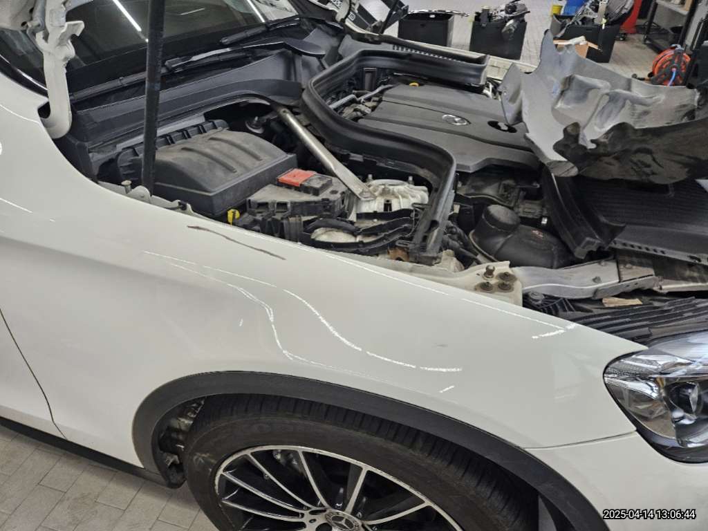 2018 Mercedes-Benz GLC250 d 4Matic, photograph 3