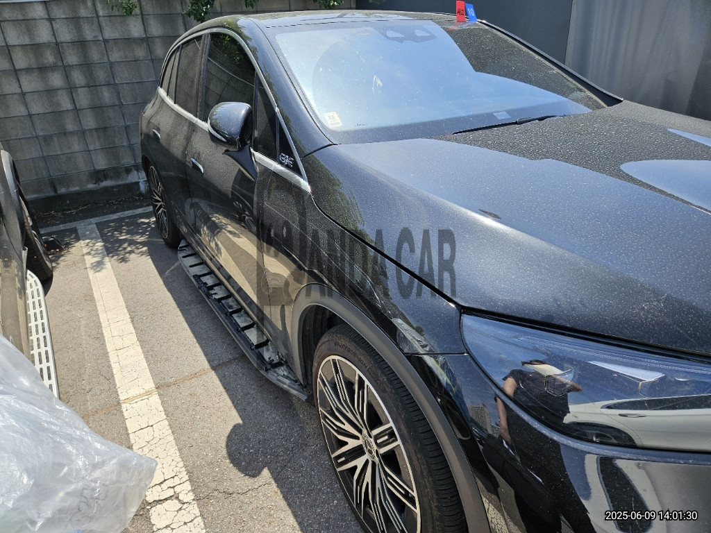 2023 Mercedes-Benz EQE500 4MATIC SUV, photograph 5