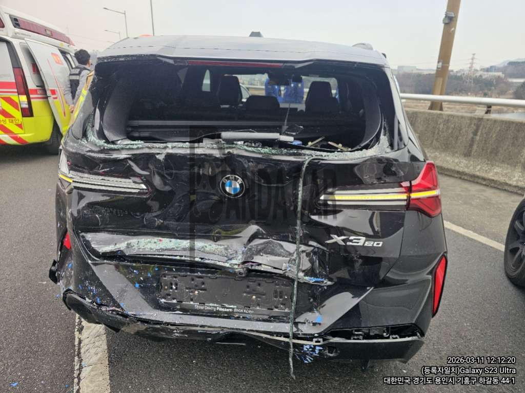 2026 BMW X3 20 xDrive, photograph 3