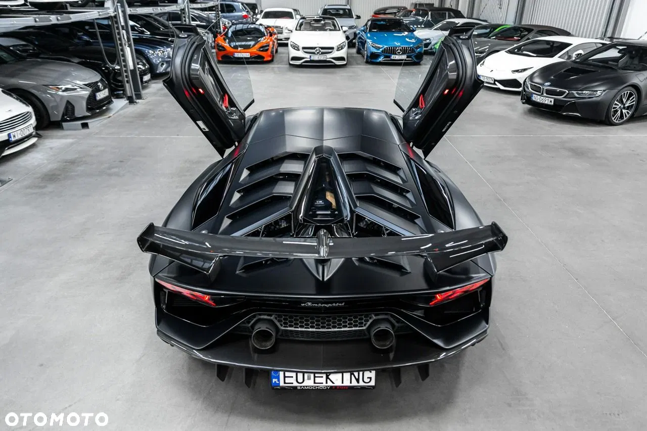 2019 Lamborghini Aventador SVJ, photograph 12