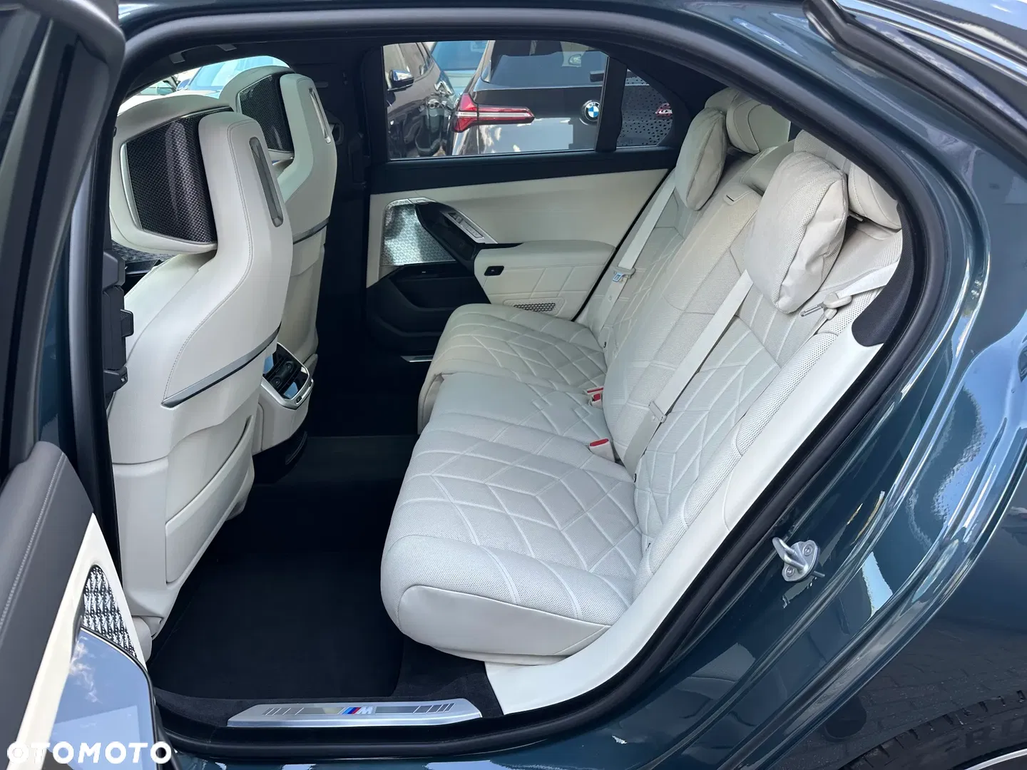 2026 BMW Seria 7 M760e PHEV xDrive Individual Edition sport, photograph 7