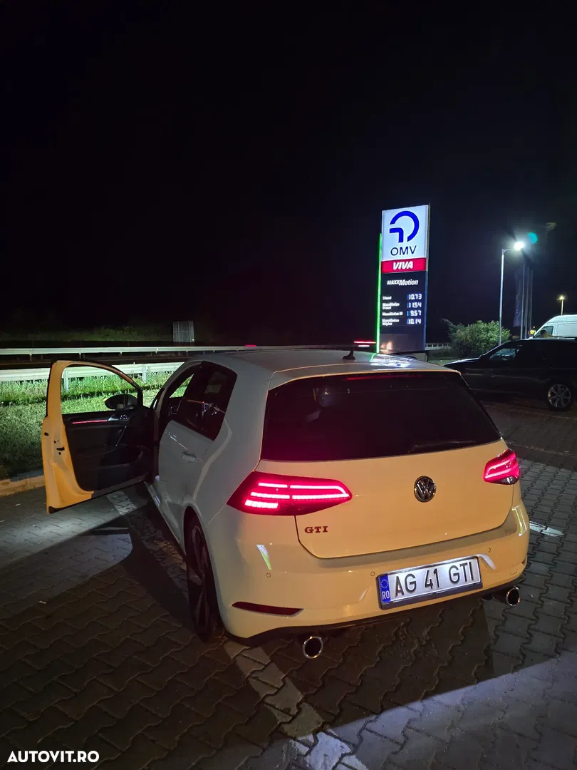 2019 Volkswagen Golf GTI 2.0 TSI OPF Performance, photograph 12