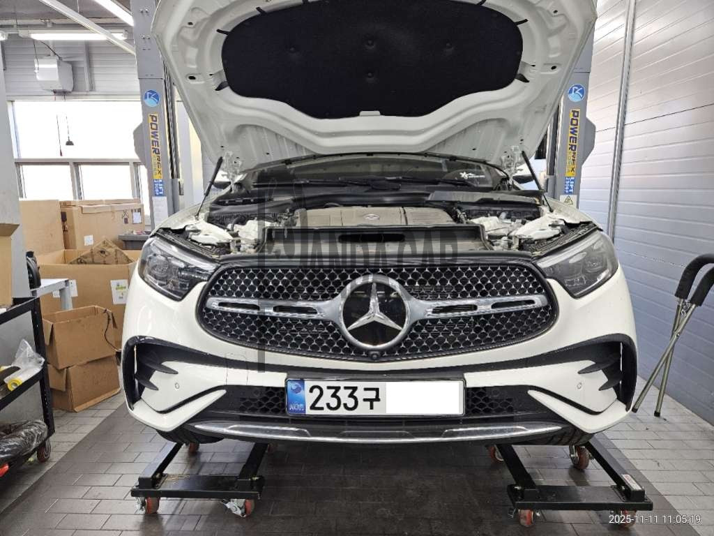 2024 Mercedes-Benz GLC 300 4MATIC Coupe, photograph 2