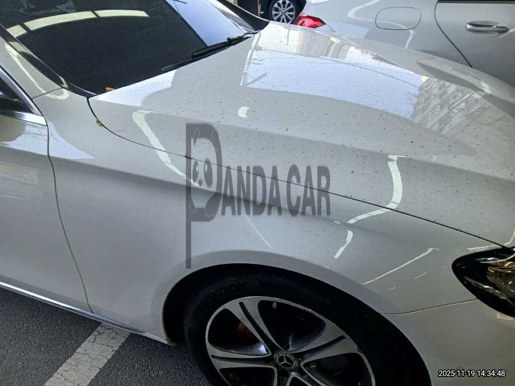 2019 Mercedes-Benz E300, photograph 5