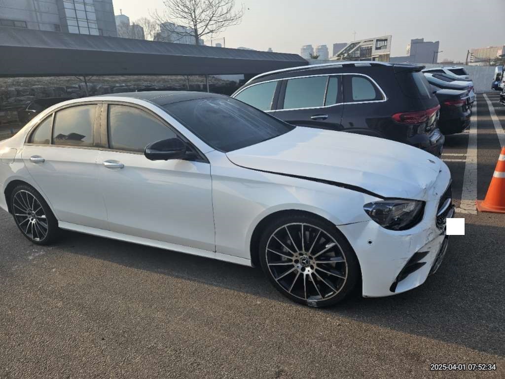 2023 Mercedes-Benz E350 4MATIC, photograph 3