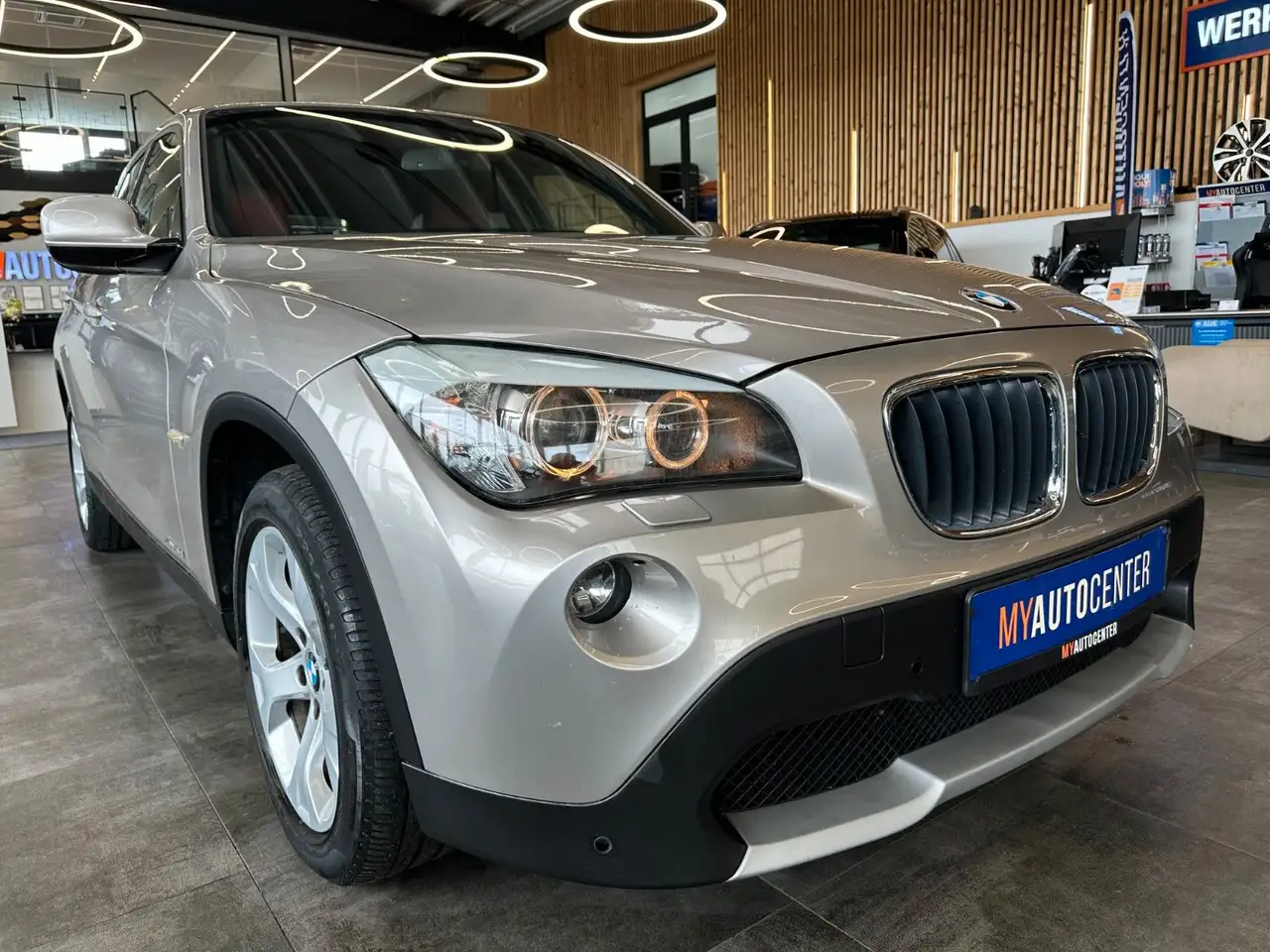 2010 BMW X1 xDrive *KEYLESS*MEMORY*TEMPO*NAV*PDC(CAM)*, photograph 3