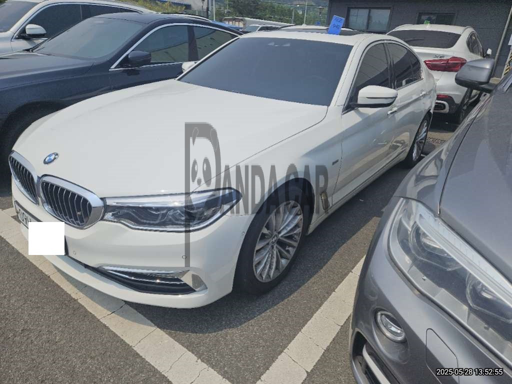 2018 BMW 530i xDrive, photograph 2