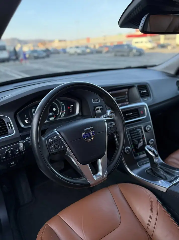 2013 Volvo V60 D6 Plug-In-Hybrid AWD Geartronic Summum, photograph 11