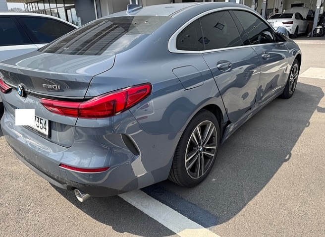 2021 BMW 220i Gran Coupe, photograph 3