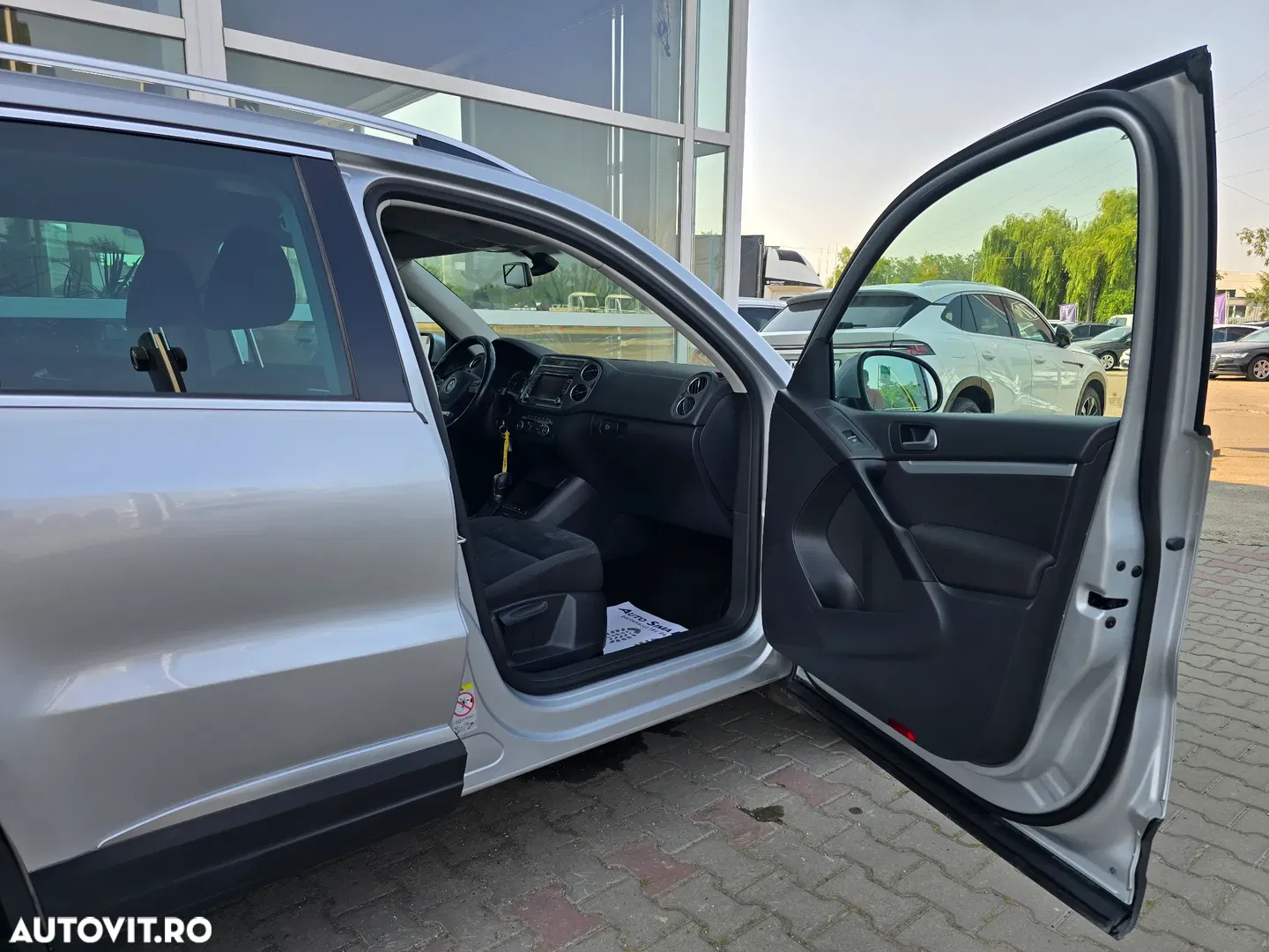 2014 Volkswagen Tiguan 2.0 TDI DPF 4Motion BlueMotion Technology DSG Sport & Style, photograph 9