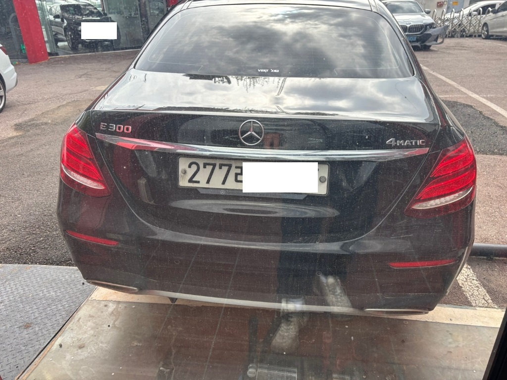 2020 Mercedes-Benz E 300 4MATIC, photograph 4