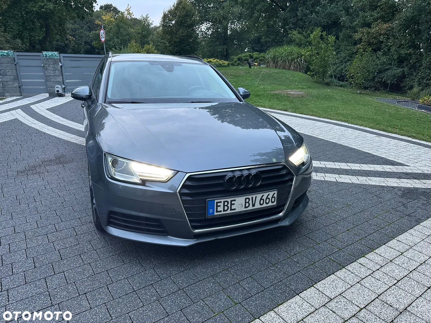 2016 Audi A4 Avant, photograph 1