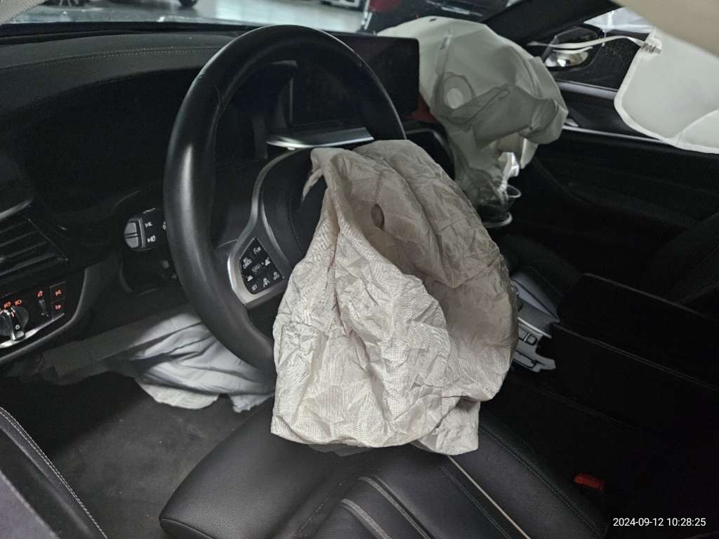 2023 BMW 520i, photograph 1