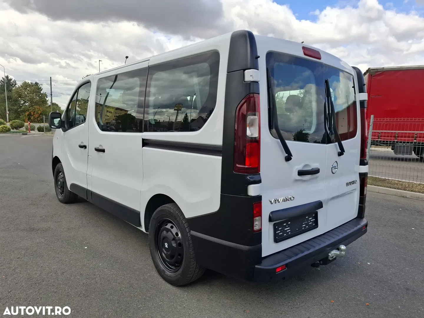 2017 Opel Vivaro L1H1 S&S Tourer, photograph 3