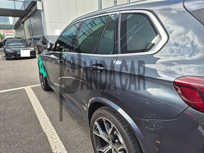 2021 BMW X5 xDrive45e iPerformance, photograph 2