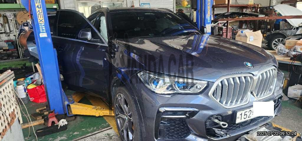 2022 BMW X6 xDrive40i, photograph 3