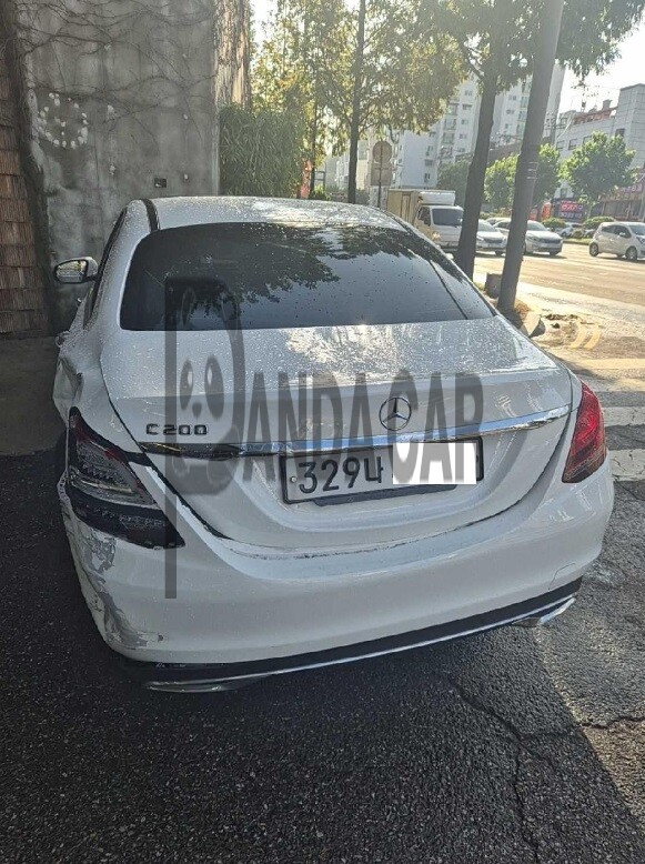 2020 Mercedes-Benz C200, photograph 1