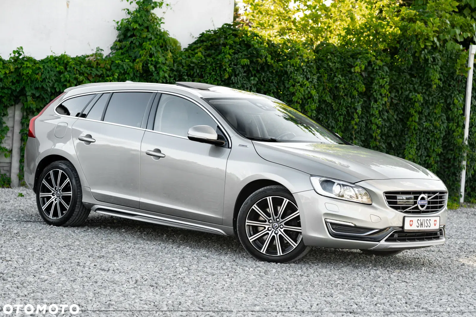 2014 Volvo V60 D6 AWD Plug-in Hybrid Momentum, photograph 3