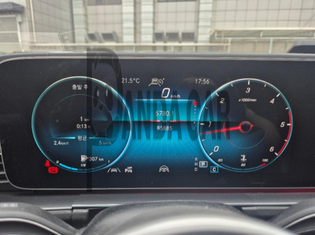 2021 Mercedes-Benz GLE400 d 4MATIC Coupe, photograph 3
