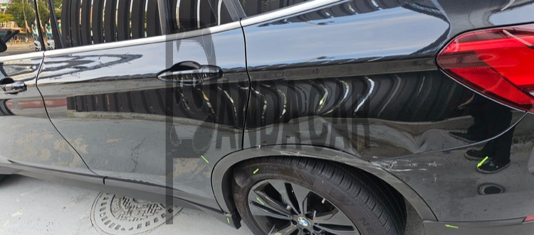 2020 BMW X1 xDrive18d Advantage, photograph 2