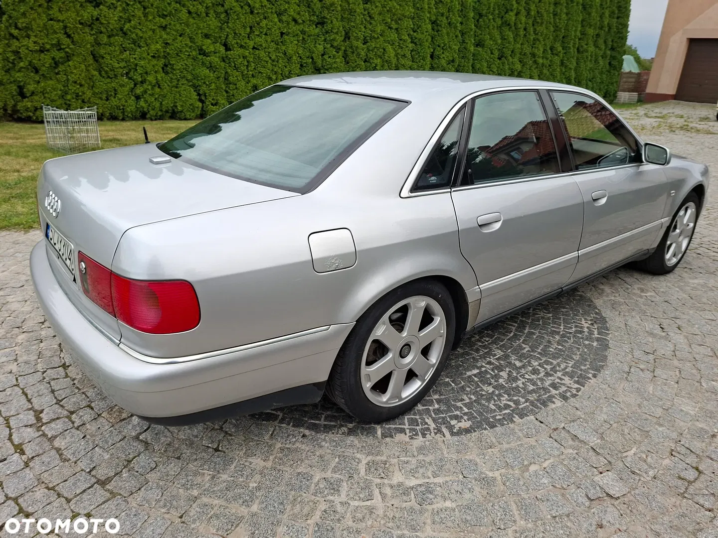 2001 Audi S8, photograph 3