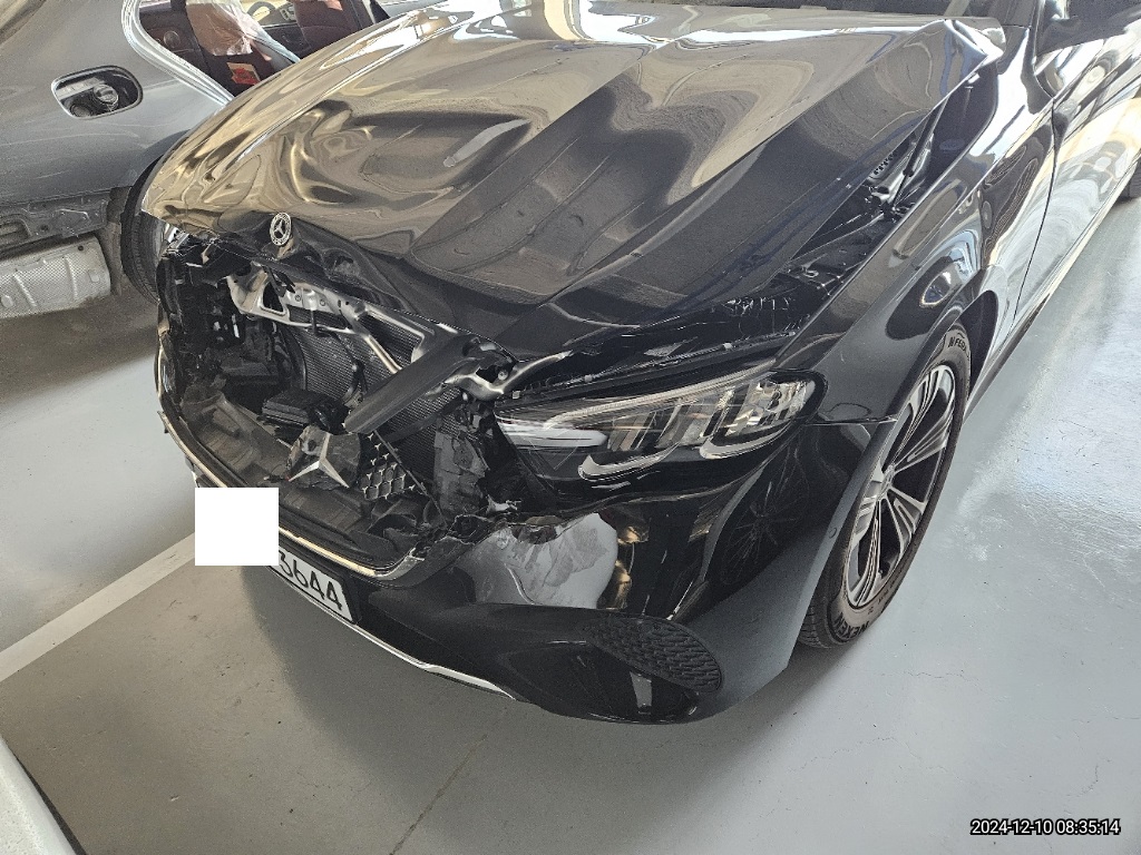 2024 Mercedes-Benz E 200, photograph 1