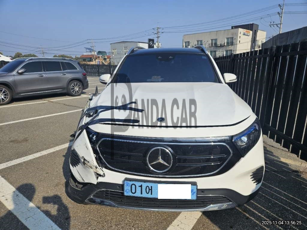 2024 Mercedes-Benz EQB300 4MATIC, photograph 1