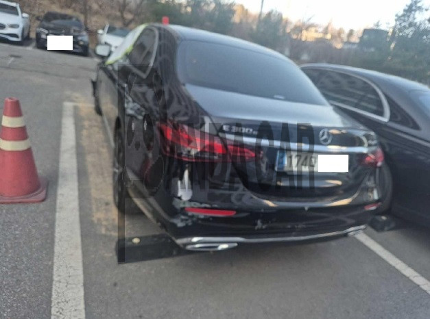 2021 Mercedes-Benz E300 e 4MATIC, photograph 5