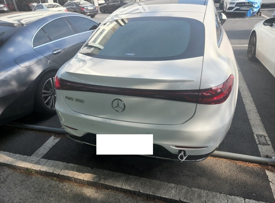 2022 Mercedes-Benz EQS350, photograph 1