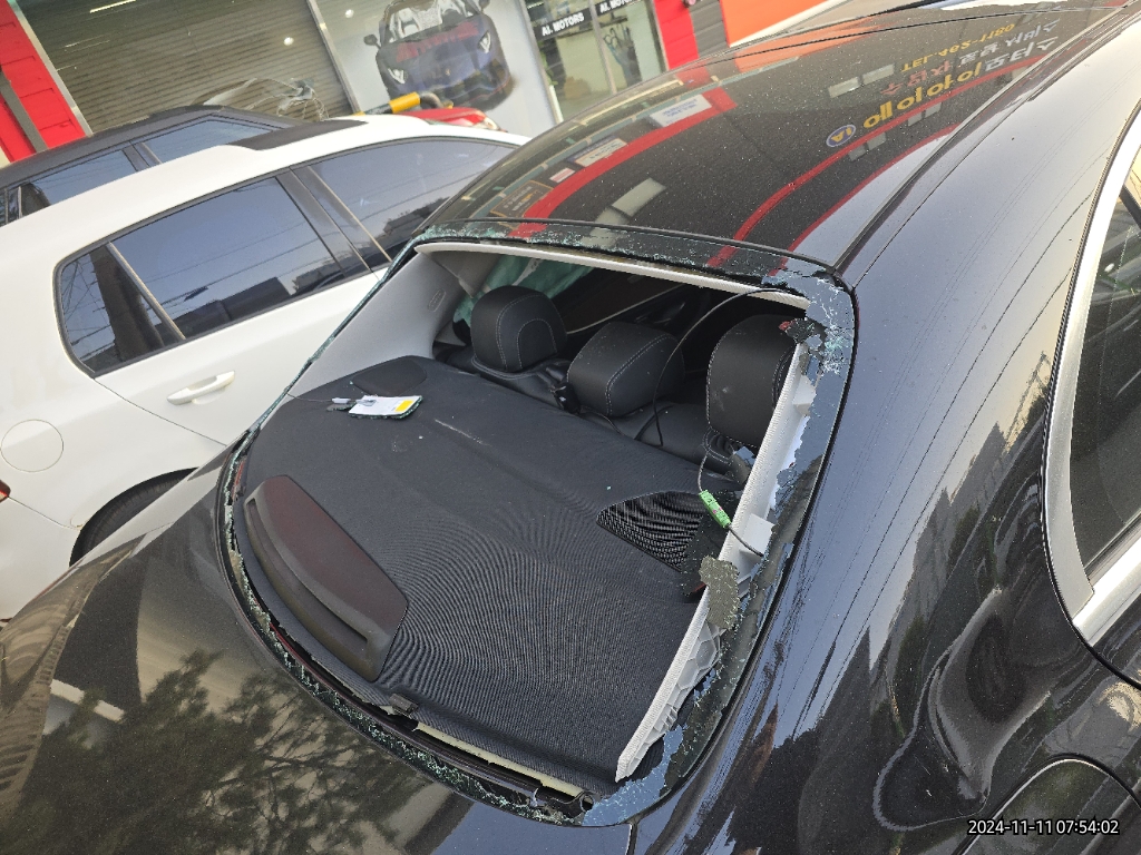 2019 Mercedes-Benz E300, photograph 4