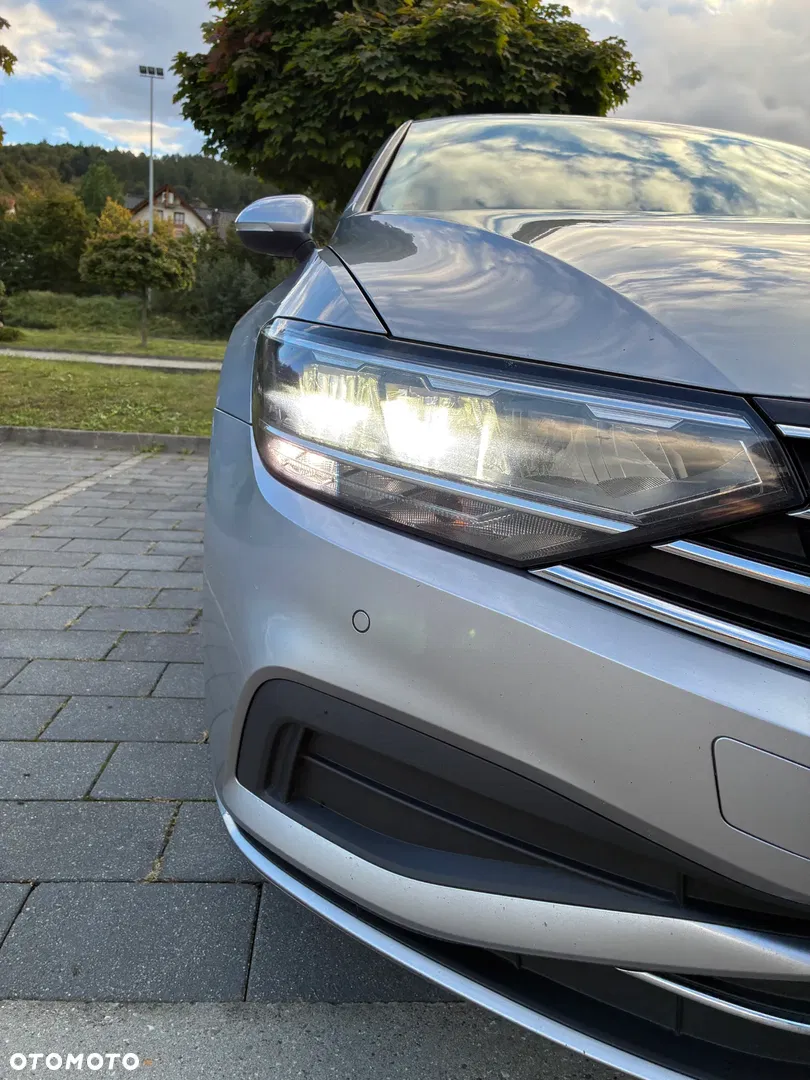 2020 Volkswagen Passat 2.0 TSI Business DSG, photograph 2