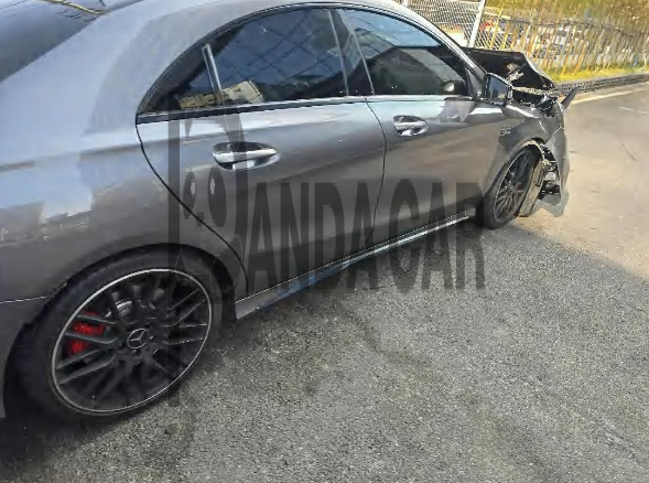 2019 Mercedes-AMG CLA45 4Matic, photograph 4
