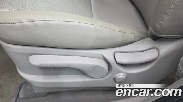 Kia Canival 9-Seater Luxury — photo 1 of 32