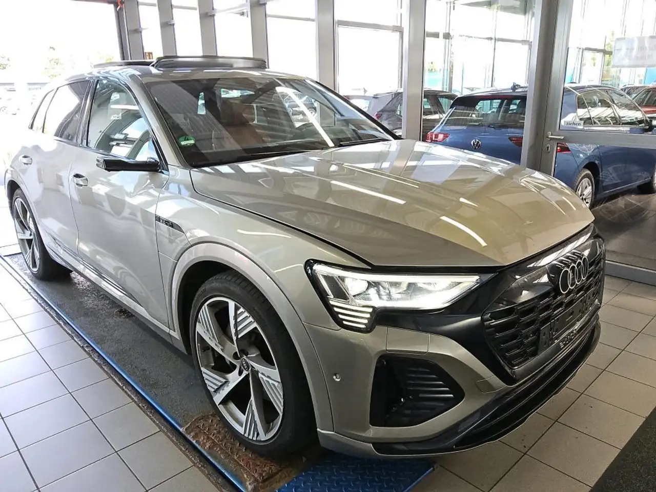 2024 Audi Q8 e-tron 55 S line ACC AHK HuD PANO MASSAGE 22Z, photograph 4