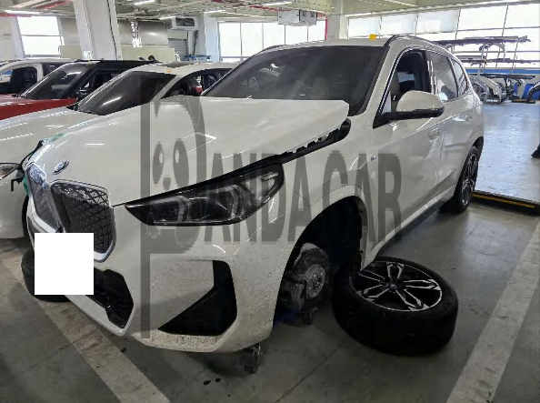 2025 BMW iX1 xDrive30, photograph 3