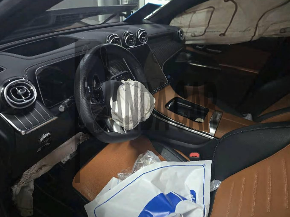 2024 Mercedes-Benz GLC 300 4MATIC Coupe, photograph 5