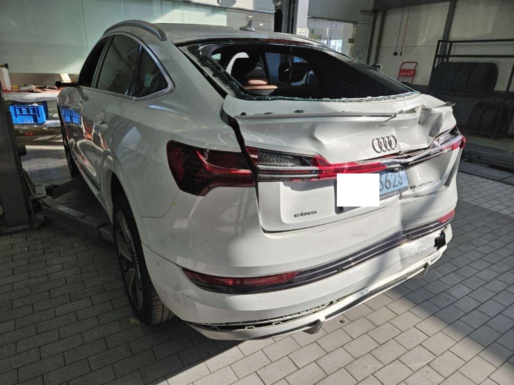 2022 Audi etron Sportback 55 quattro, photograph 4