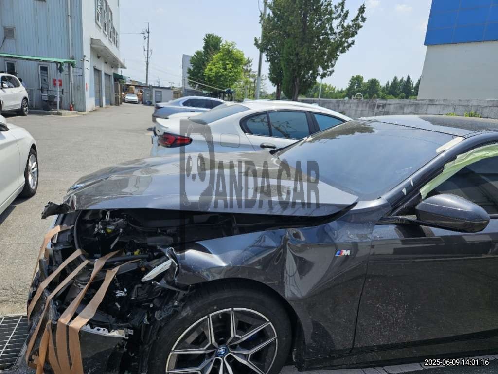 2025 BMW i5 eDrive40, photograph 2
