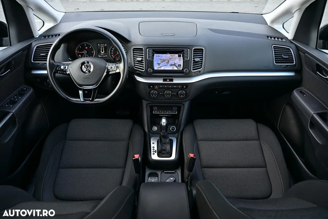 2016 Volkswagen Sharan 2.0 TDI DSG Comfortline Black Style, photograph 3