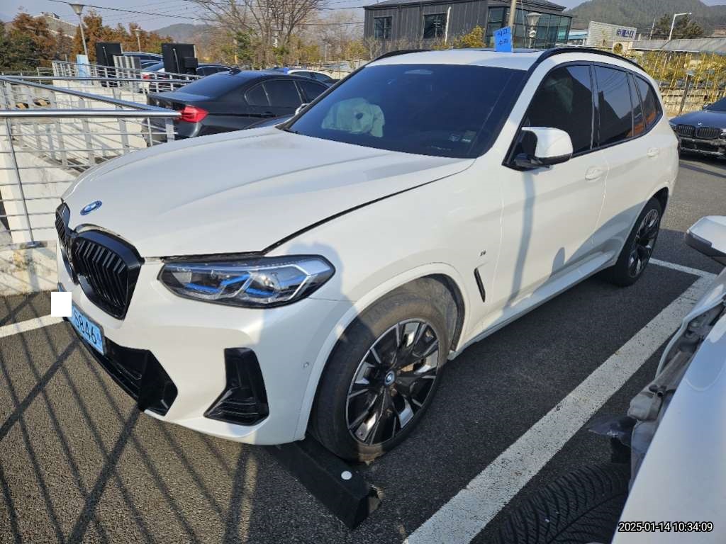 2023 BMW iX3 M Sport, photograph 2